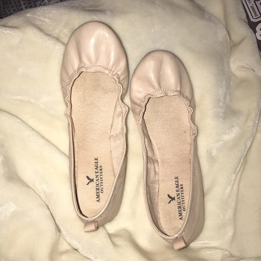 Nude American Eagle flats